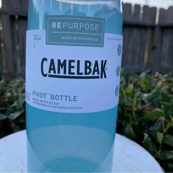 NWT-CAMELBAK Blue 32 OZ, BPA, BPS & BPF Free Pivot Water Bottle - Picture 3 of 5